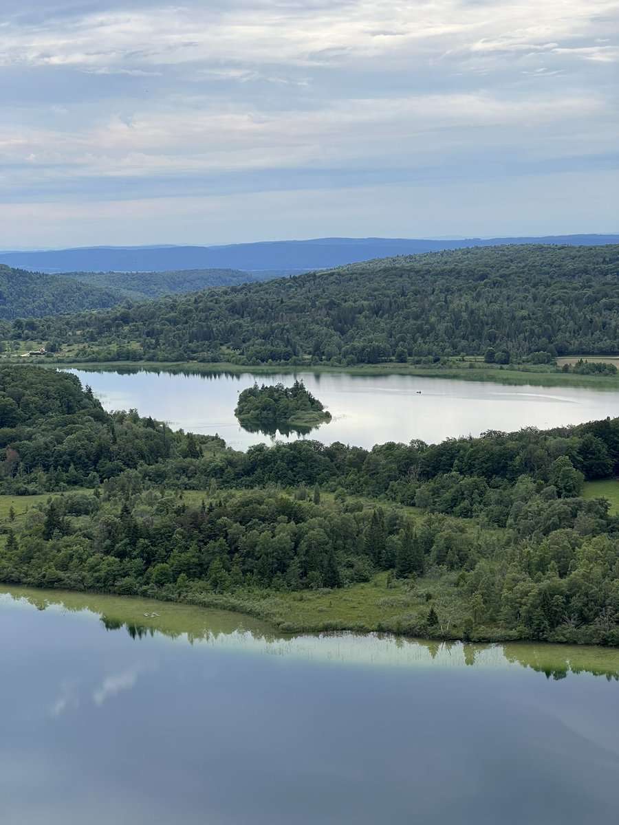 ValletJerome25's tweet photo. #bellevederedes4lacs #jura #franchecomte #ile #legrandmaclu #lepetitmaclu #lacd’ilay #lacdenarlay #montagne #lac #eau #reflets #lefrasnois https://t.co/wEql7c2v0a