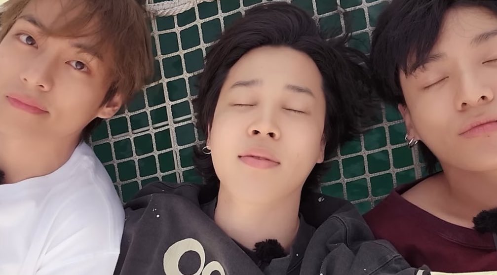 seokjinbit's tweet photo. dont ever separate the maknae line from each other https://t.co/lAh9jvot2k