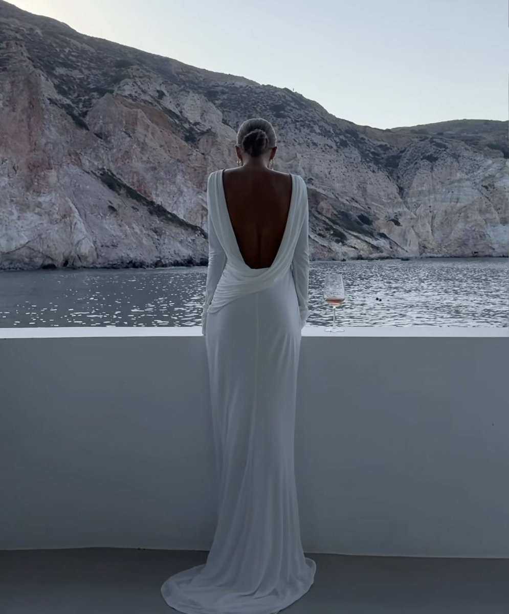 badestoutfit's tweet photo. backless dress https://t.co/mHTE7wgk2J