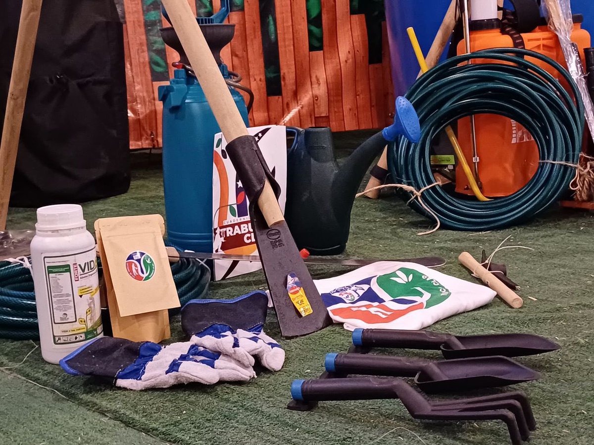 Realizamos un importante acto con varias instancias de Gobierno, con el fin de fortalecer el trabajo de los productores de nuestro Municipio Iribarren. Estamos haciendo grandes esfuerzo para seguir aportando a la construcción del nuevo modelo productivo. Entregamos materia prima,