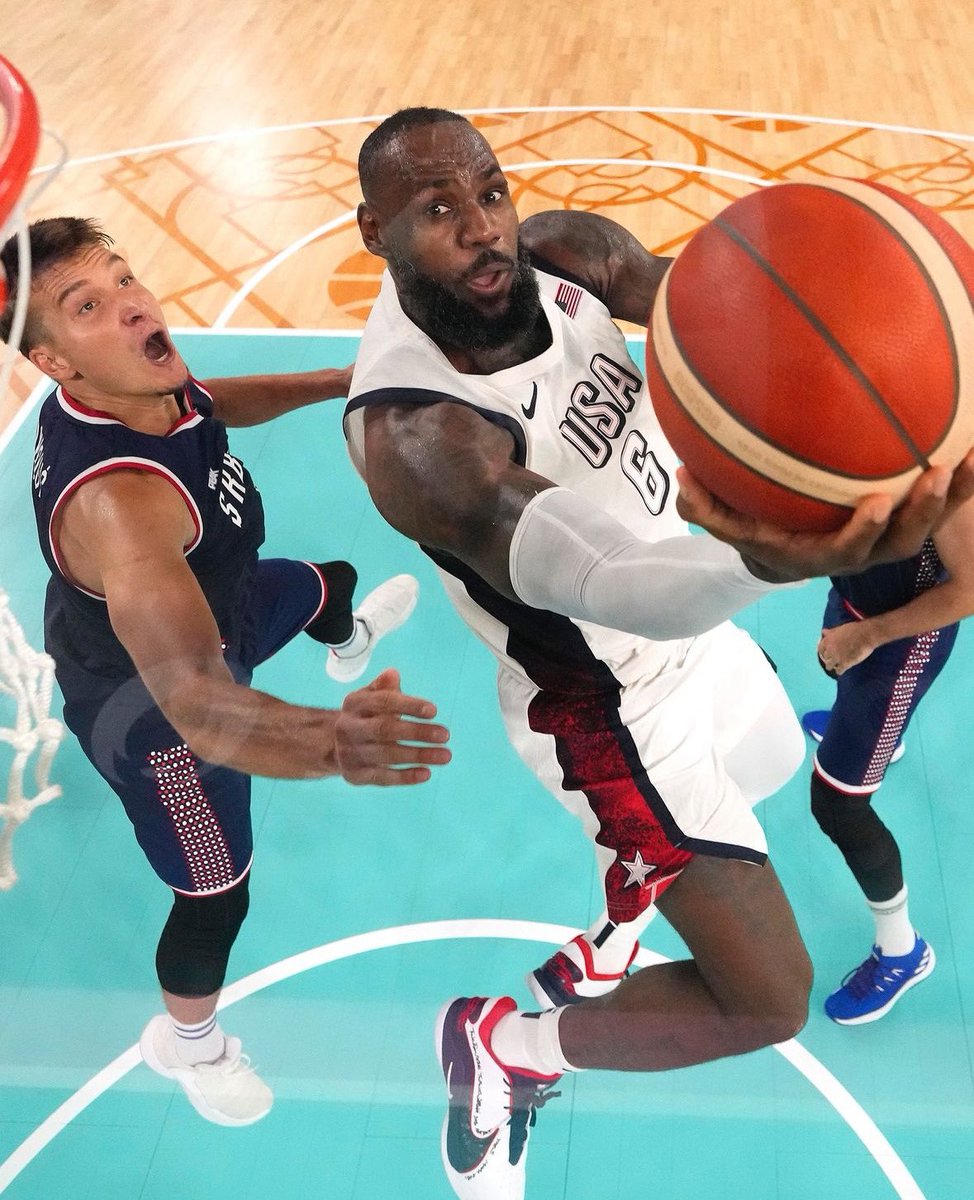 Lebron lidera os EUA nas Olimpíadas em: 

Pontos - 14.2 
Rebotes - 7 
Assistências - 8.2
FG - 67%

🐐?