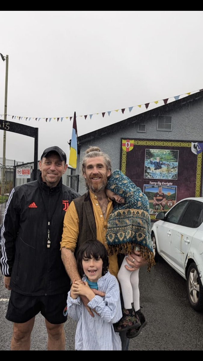 pomuirigh's tweet image. Great to chat to Wexford hurling legend, Diarmud Lyng, at @LaochraLochLao game tonight. Iománaí den chéad scóth!