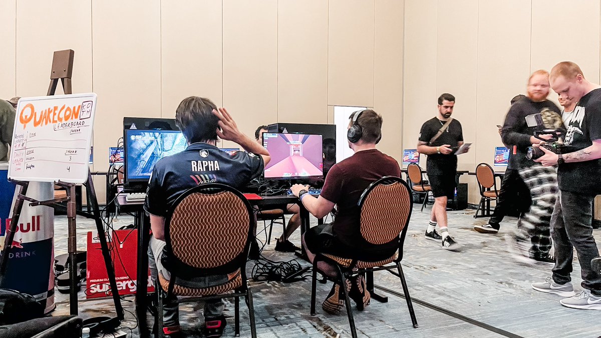 rxysurfchic's tweet image. If anyone is wanting to play @Quake matches against @liquidrapha or @effortlessqc at @quakecon, come upstairs to the tournament area.