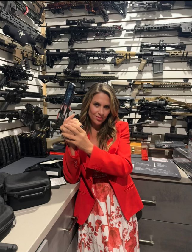 megforflorida's tweet image. Pro-Gun. Pro-God. Pro-Constitution.

I am a proud gun owner and will always stand up for our Second Amendment.

In Tallahassee, I will be a critical check against any attempt to impede on the rights of Floridians to bear arms. #MagaMeg #Pro2A #HD94