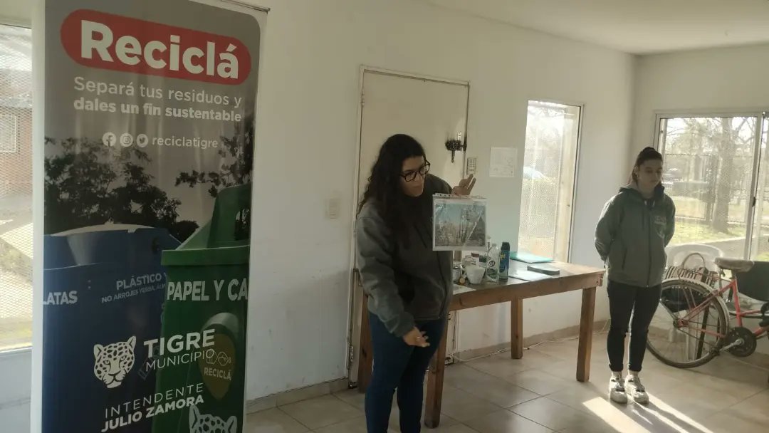 tigre_social's tweet photo. Llevamos a cabo en el CAFYS Las Tunas de Pacheco, un taller de Reciclaje.
Seguimos impulsando estas actividades junto a @ReciclaTigre, para promover la importancia de la separación de residuos en origen y los cuidados del medioambiente.

🐯💚🌎♻️

@MunicipioTigre
@ZamoraJulio https://t.co/TNzz5oaLwd