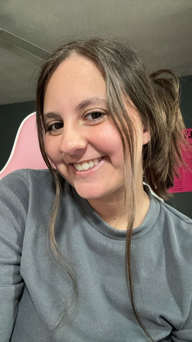 Live in less than ten minutes with our Sims 4 save file 🩵 twitch.tv/squidalicia