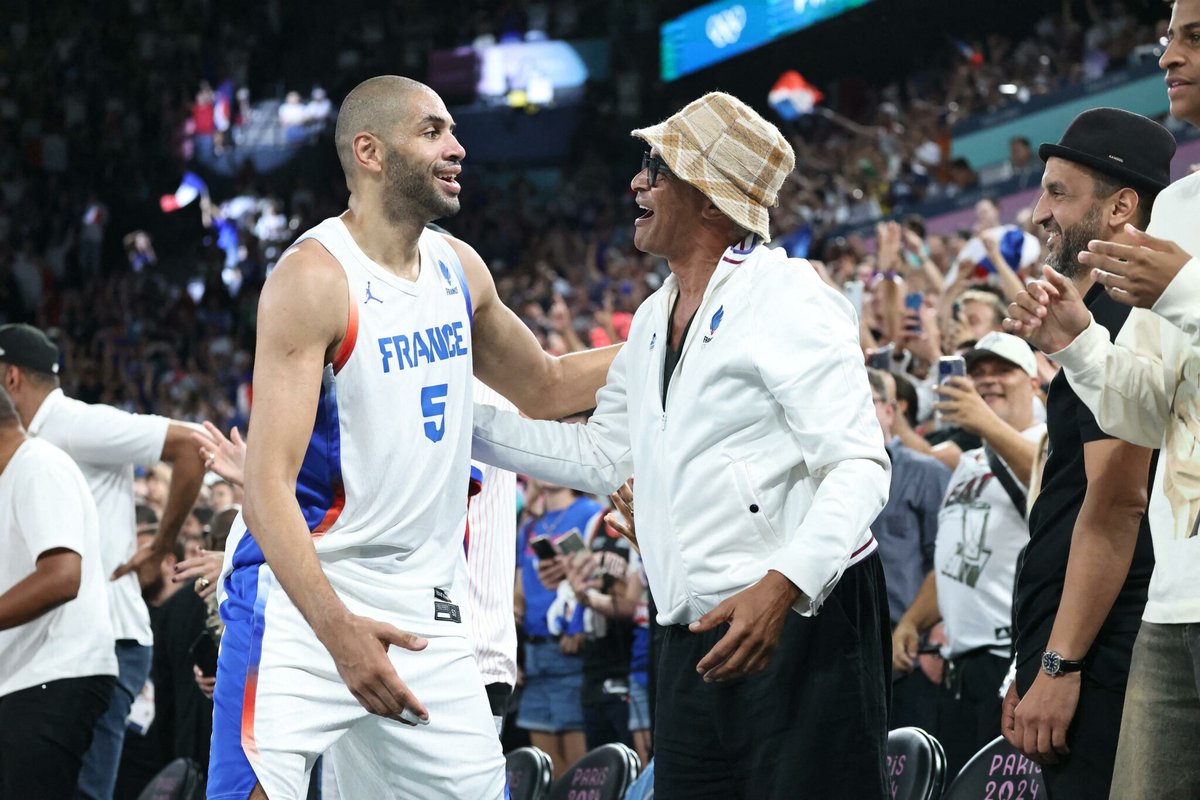 Le Parisien tweet media