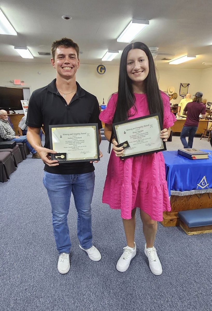 Congratulations to these two Hamshire-Fannett High School seniors on receiving the Winnie-Stowell Masonic Lodge Integrity Award.  We are proud of you Drew and Reese! #hfhsbestinourland #HornsUp