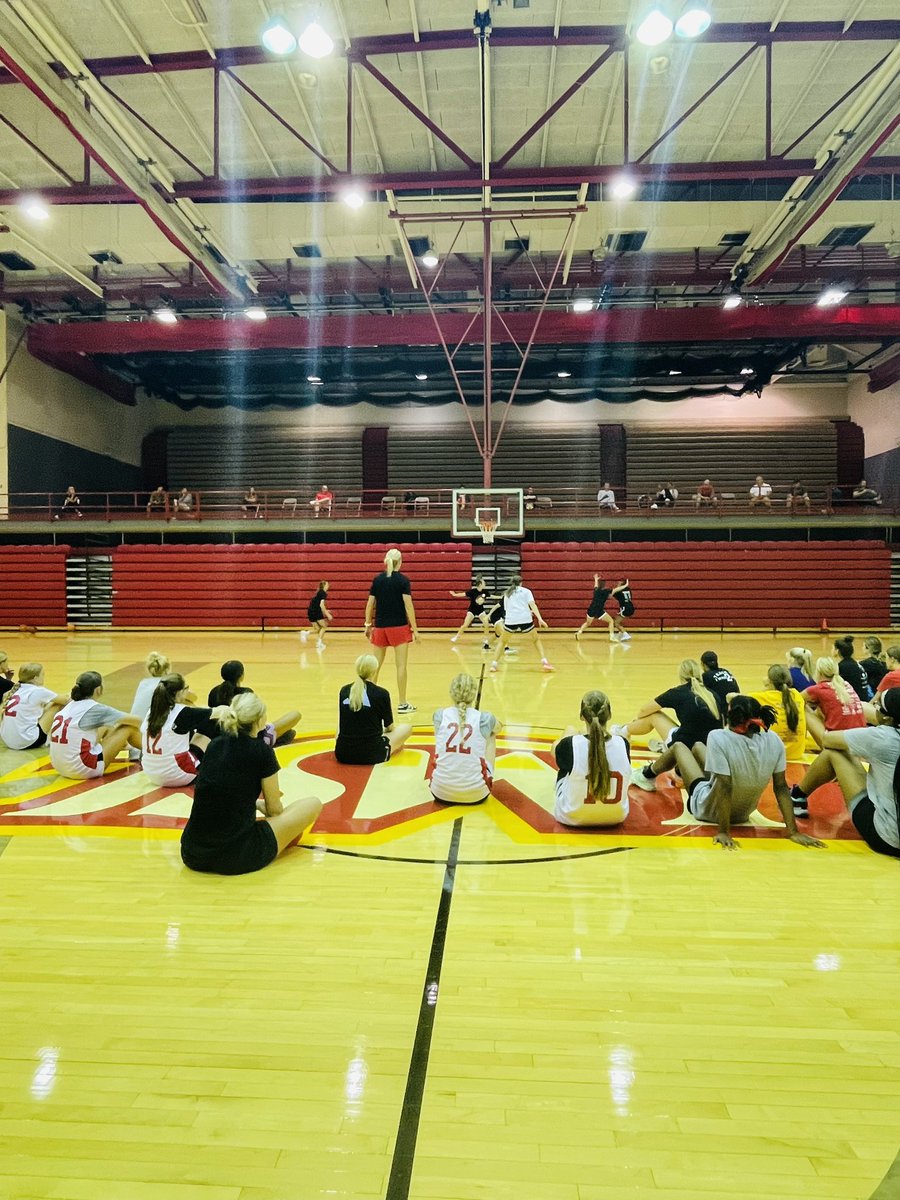 UMSLWBB's tweet photo. We hosted an AWESOME ELITE CAMP last night! The gym was full of great attitudes, lots of hustle &amp; EXCITEMENT to get better! Thank you to our players Emerson, Abby &amp; Katie for making the camp run smoothly! Let’s Gooooooo Trites♥️💛🔱🏀 https://t.co/kGHYyAzWVX