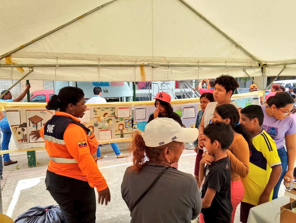 Riesgos_Ec's tweet photo. 📍#Guayaquil
En coordinación con @CivilEcuador socializamos medidas de autoprotección con el vehículo simulador sísmico durante la “Brigada Social Por El Nuevo Ecuador”, organizada por @InclusionEc, con el objetivo de fortalecer conocimientos en caso de eventos peligrosos.
1/2 https://t.co/ZJFNVGWkTe