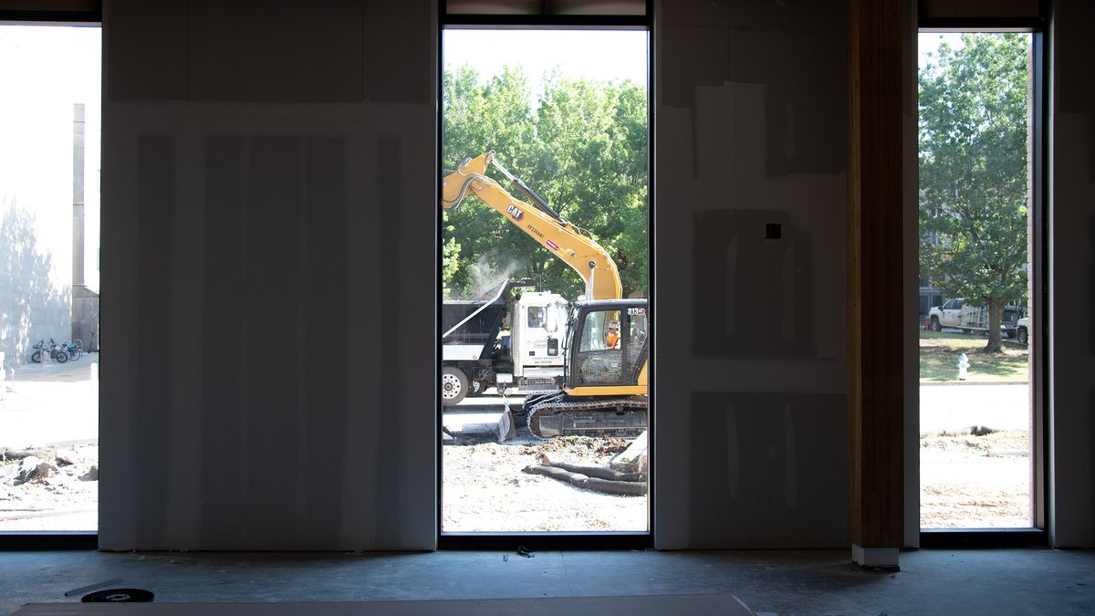 Welcome back to campus, Razorbacks! Here's a #BTS look of the incredible progress made on our building throughout the summer.

Stay tuned for exciting building news later this month. 👀 
#SolvingWickedProblems #Innovation #NWA #UArk #uarkhome