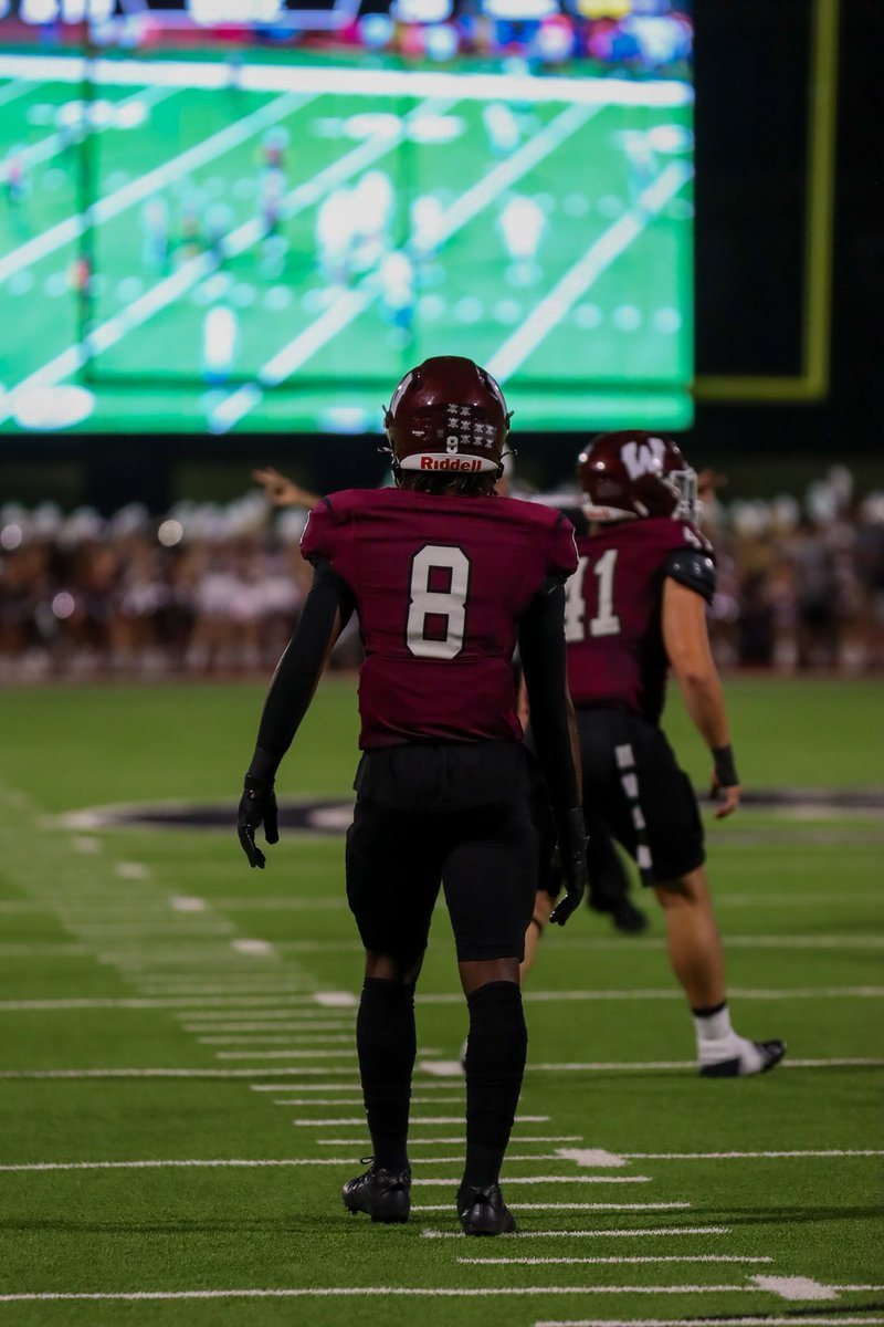 Senior season ⌛️
Safety/Wr
5’11 175lbs
4.58 40 yard dash
4.20 5-10-5 
250 bench
385 squat
3.7 Gpa

Offers: 3
Coming in this year different, got something to prove. #classof25 #lastride