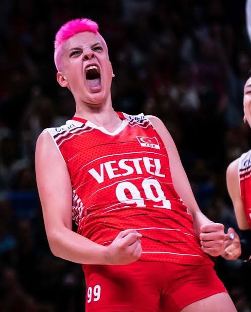 Ebrar Karakurt’u sevmediğimi belirtiyorum Yüzbinler bana destek veriyor. 
Dur bir daha yazayım. 

Ebrar Karakurt Sınır Dışı Edilsin.