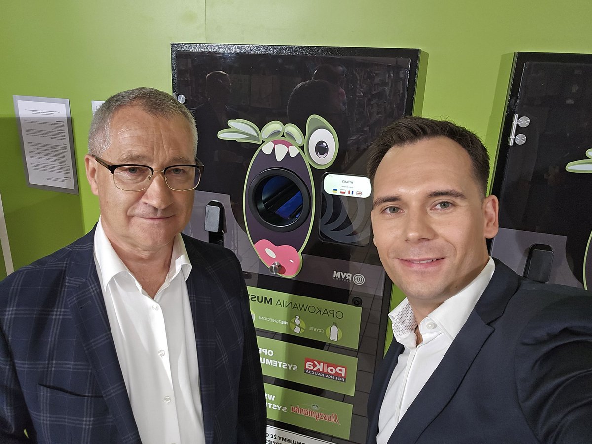marcelrakowski's tweet photo. Razem z prezesem Muszynianka na otwarciu pilotażu systemu kaucyjnego w sieci @CarrefourPolska Pomimo wielu negatywnych głosów, konsekwentnie i do przodu @PolKa_PolKaucja 

#systemkaucyjny #drs https://t.co/heGuPucKkN