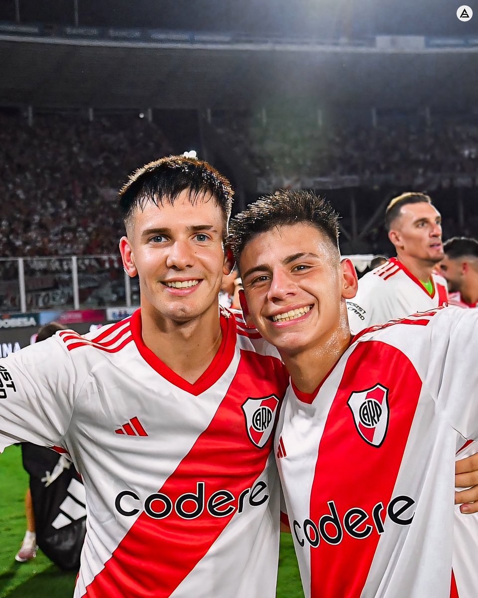 Sudanalytics (@sudanalytics_) on Twitter photo Marcelo Gallardo probó en la práctica de hoy con MASTANTUONO - ECHEVERRI como dupla en la mediapunta atrás del 9.
Qué dupla se viene en River. 🪄🇦🇷
Vía <a href="/GerGarciaGrova/">Germán García Grova</a>. Marcelo Gallardo probó en la práctica de hoy con MASTANTUONO - ECHEVERRI como dupla en la mediapunta atrás del 9.
Qué dupla se viene en River. 🪄🇦🇷
Vía <a href="/GerGarciaGrova/">Germán García Grova</a>.