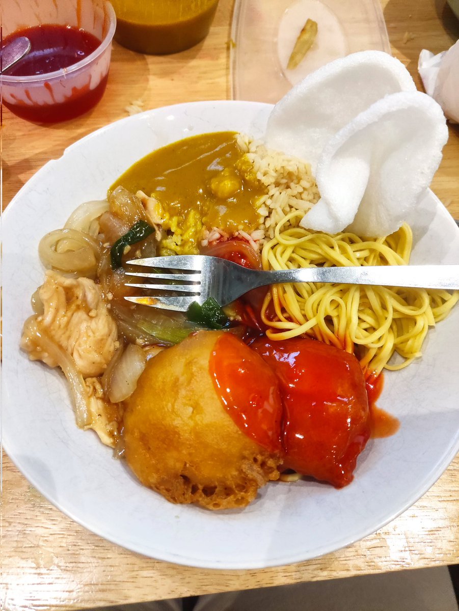 ElynHannah's tweet photo. Only one option for tea @Gordyhannah #SucculentChineseMeal https://t.co/zdJHHNUJIz