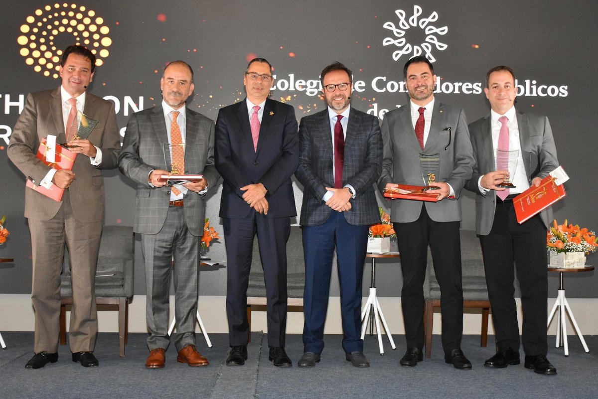 Muchas gracias al Colegio de Contadores Públicos de Mexico por la invitación.  Felicidades por las instalaciones.  De Primera!