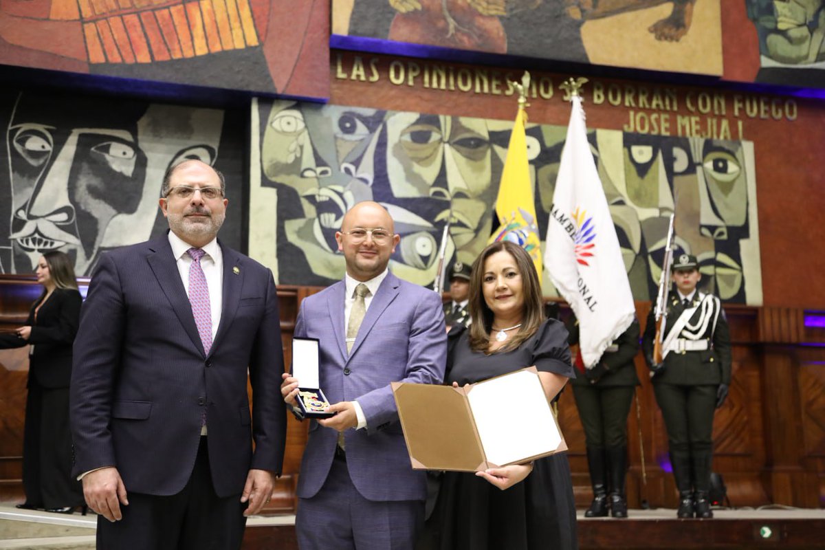 UIDE's tweet photo. 🎉 #OrgulloUIDE | Estamos emocionados por haber recibido una condecoración 📜 por parte de la @AsambleaEcuador.
Un honor que destaca nuestra #innovación 🚀 y excelencia académica.
Seguimos liderando el cambio en la educación superior de #Ecuador. 🇪🇨
#UIDEpoweredbyASU https://t.co/9ACutuIozJ