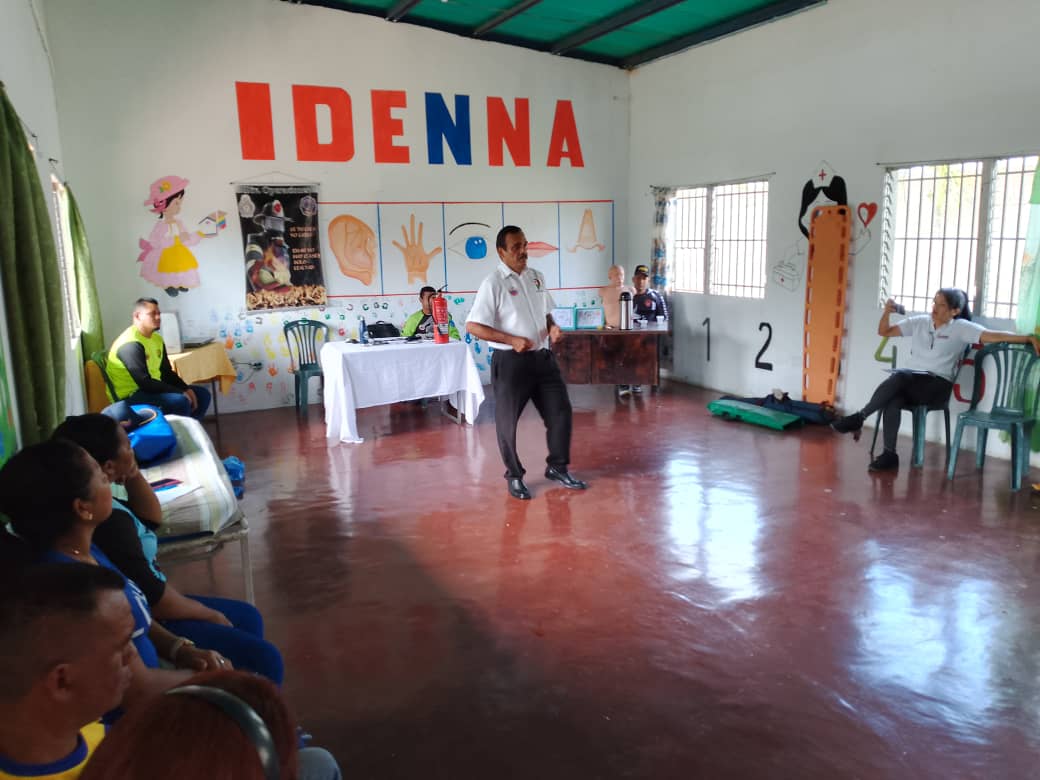 ven911delta's tweet photo. ¡FORMANDO Y CONCIENTIZANDO!

El Ven 9-1-1 Delta Amacuro lleva a cabo un Curso de Primeros Auxilios🩺 en  la Sede de IDENNA de la ciudad de Tucupita.

#PuebloSonrienteYEnPaz 

@nicolasmaduro
@lizetadelta @remigioceballos @Oficial_VEN911 
@dicurualberth @prensagobdelta https://t.co/4pttkccha8