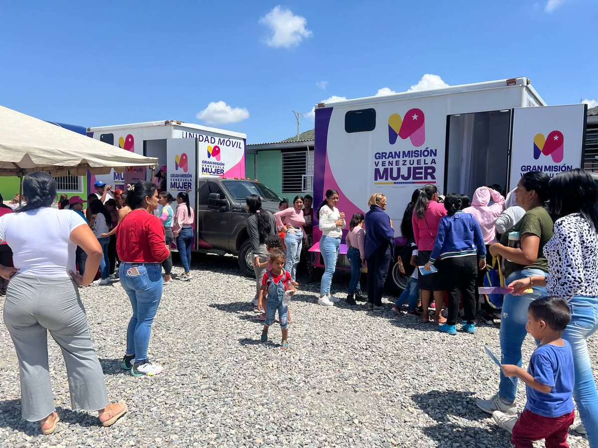 Gran Misión Venezuela Mujer (@mvenezuelamujer) on Twitter photo 🩺 770 mujeres de la parroquia Unión del estado Lara, recibieron hoy atención médica integral.
🐶 En la jornada, el equipo de <a href="/SomosNevado/">MisiónNevadoVzla</a> también brindó atención veterinaria a animales de compañía.
<a href="/NicolasMaduro/">Nicolás Maduro</a>
<a href="/DhelizAlvarez/">Dheliz Álvarez</a>
<a href="/greybp1/">Greicys Barrios</a>
<a href="/VTVcanal8/">VTV CANAL 8</a>
#PuebloSonrienteYEnPaz 🩺 770 mujeres de la parroquia Unión del estado Lara, recibieron hoy atención médica integral.
🐶 En la jornada, el equipo de <a href="/SomosNevado/">MisiónNevadoVzla</a> también brindó atención veterinaria a animales de compañía.
<a href="/NicolasMaduro/">Nicolás Maduro</a>
<a href="/DhelizAlvarez/">Dheliz Álvarez</a>
<a href="/greybp1/">Greicys Barrios</a>
<a href="/VTVcanal8/">VTV CANAL 8</a>
#PuebloSonrienteYEnPaz