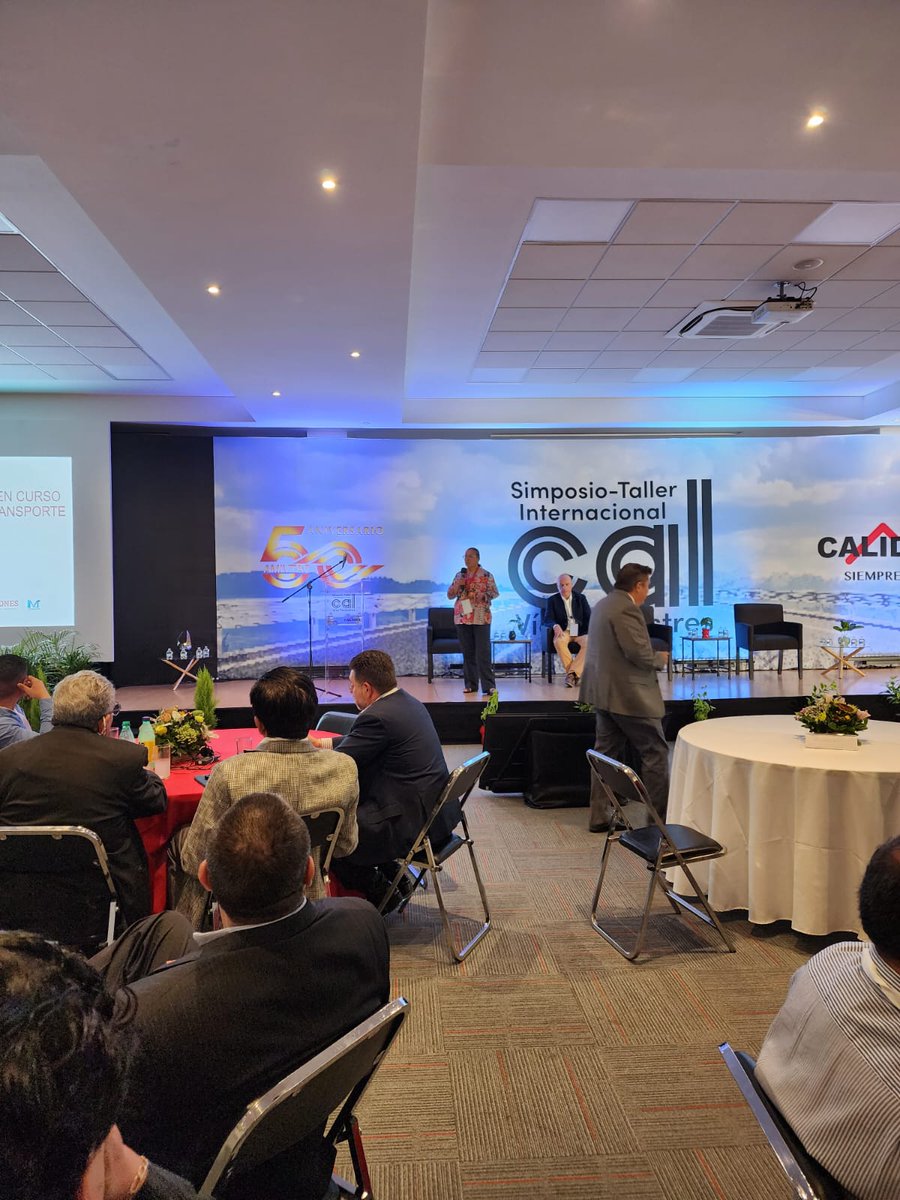 itafec_mx's tweet photo. "Productos derivados de proyectos de investigación: formación de recursos humanos, difusión de conocimientos y nuevas líneas de investigación," explica Natalia Pérez en #CalVT24.
Gracias a @construmac y @GrupoCalidra.
#Ingenieríacivil #IngenieríaVial https://t.co/GLBPV9gKji