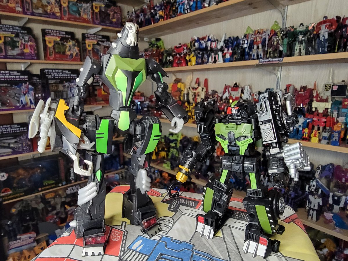 cracktasticpod's tweet photo. "I'm not that good with names and faces, but I never forget a trophy."
📷: Lockdown
#CracktasticPlastic #transformerthursday #transformers #Lockdown #StarRaider #StarSeeker #Animated #thrillofthehunt #toner #toypodcast
Listen & subscribe at https://t.co/eOzPzki1pa https://t.co/0R0nTY1RSw