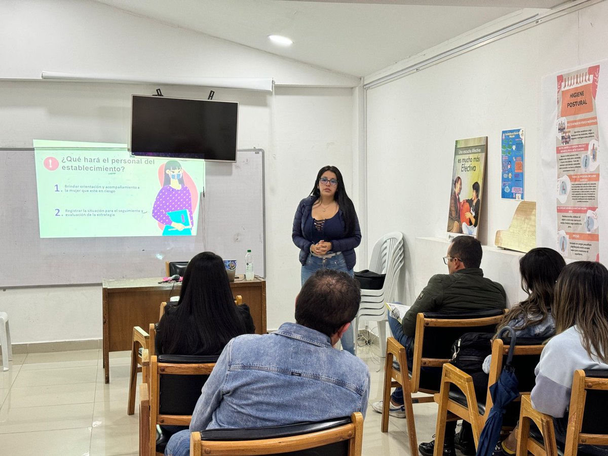 AlcaldiaTunja's tweet photo. Para prevenir las violencias contra las mujeres en los establecimientos públicos donde haya expendido, venta y consumo de bebidas alcohólicas, la @SecMujerTunja brindó capacitación a administradores y staff de estos lugares como parte de la Estrategia #PreguntaporÁngela. https://t.co/TmlqE8VizL