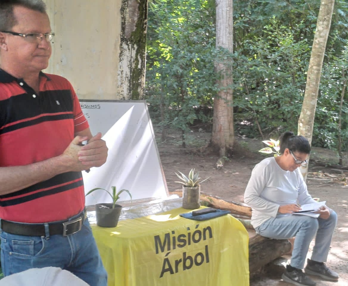 Inces_Guarico2's tweet photo. #8Ag El Inces continúa apoyando la formación productiva del personal de la Misión Árbol del municipio Juan Germán Roscio Nieves desarrollando la unidad curricular "Producción de Bioinsumos Agroecológicos". https://t.co/cnYL5p24PU