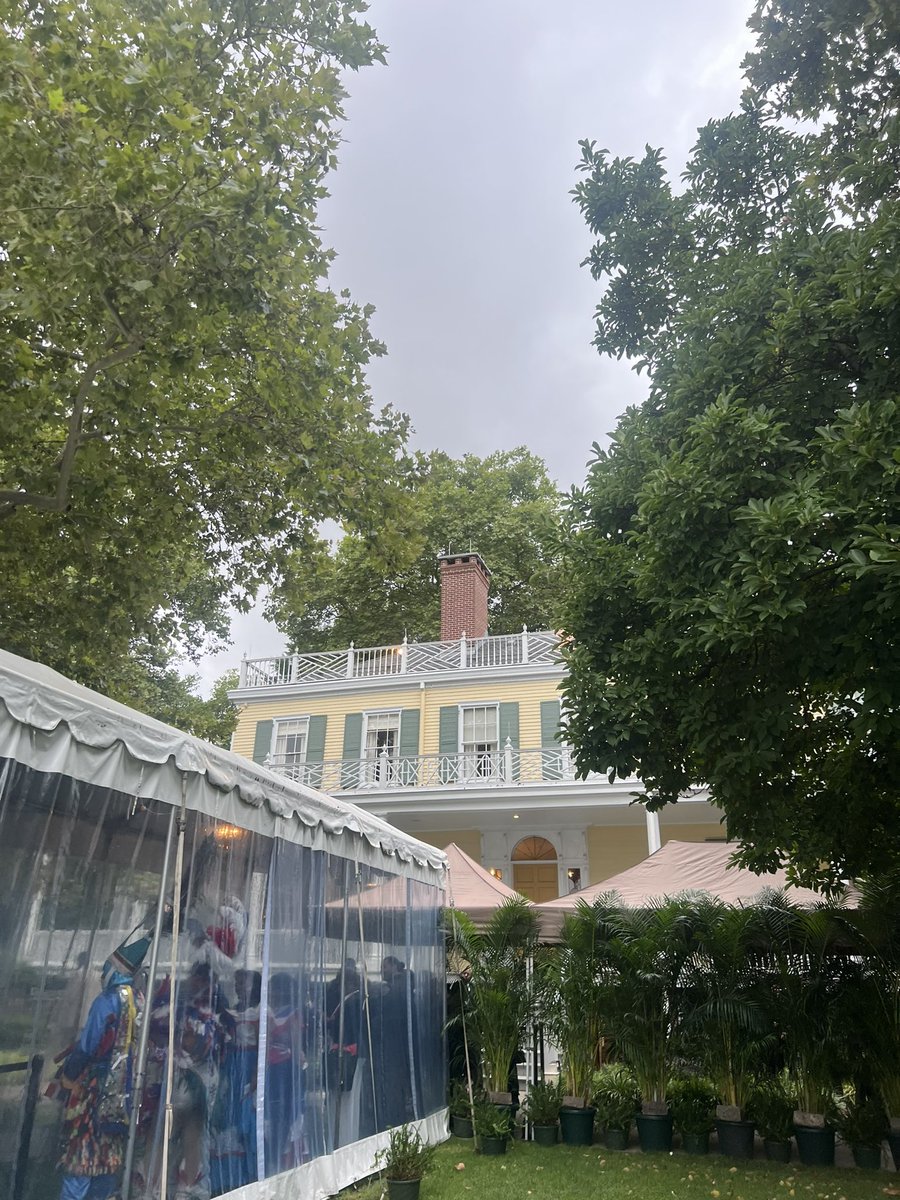 SebMerkatz's tweet image. Yesterday, I was thrilled to join @NYCMayor Eric Adams and friends at Gracie Mansion for the Mayor’s Dominican Heritage Reception. It was a joyful celebration of the Dominican community’s enduring contributions to NYC and the rich Dominican culture thriving in our city 🇩🇴.