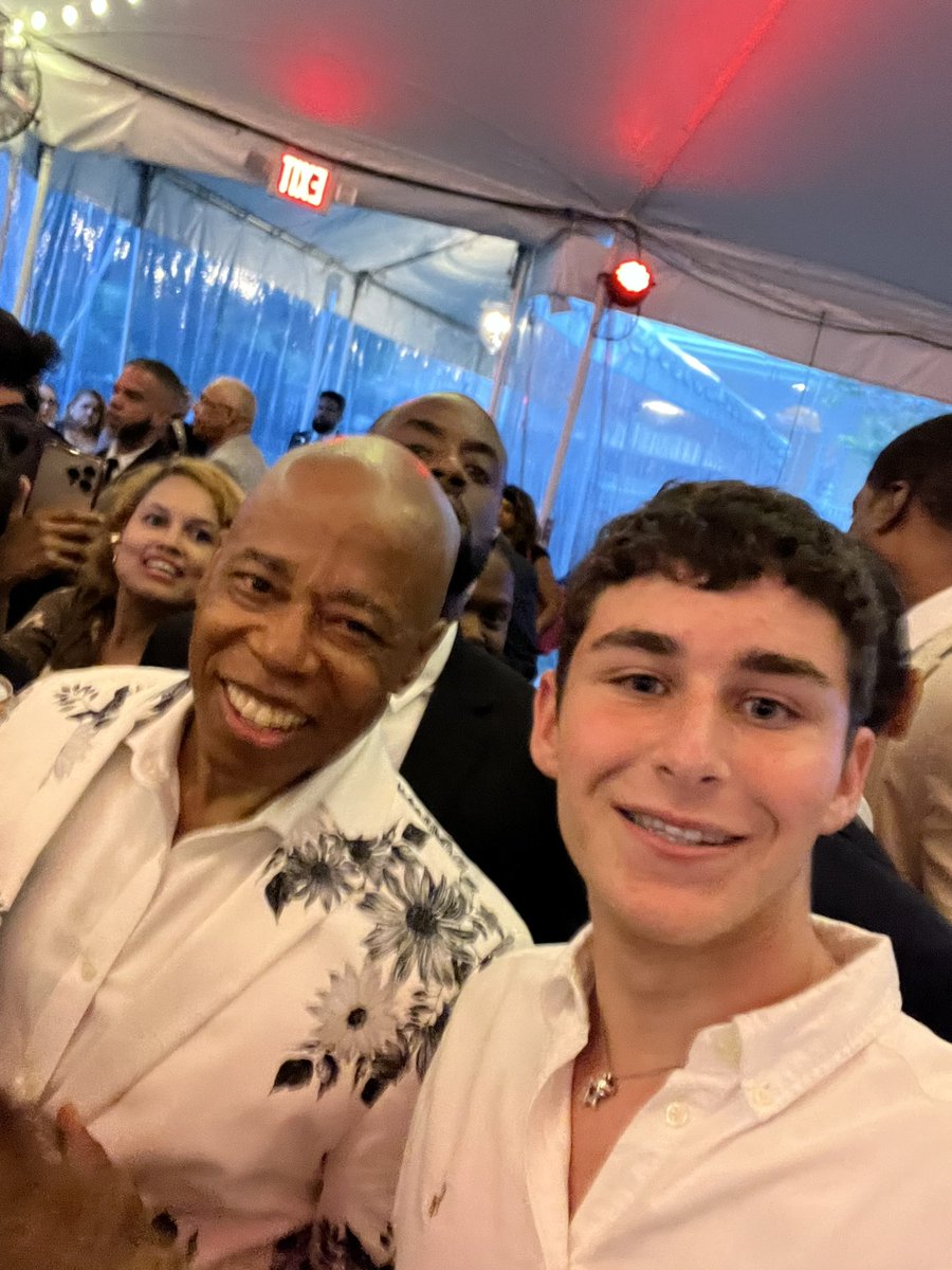 SebMerkatz's tweet image. Yesterday, I was thrilled to join @NYCMayor Eric Adams and friends at Gracie Mansion for the Mayor’s Dominican Heritage Reception. It was a joyful celebration of the Dominican community’s enduring contributions to NYC and the rich Dominican culture thriving in our city 🇩🇴.