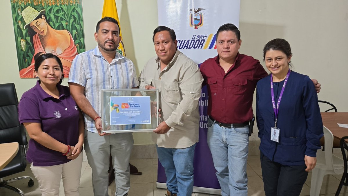 DPS_LosRios's tweet photo. #Ricaurte | El Distrito de Salud, en conmemoración a la #SemanaMundialDeLaLactanciaMaterna, entrega reconocimiento a la empresa Finca Blanca Rosa S.A. por contar con una sala de apoyo de lactancia materna 👩‍🍼. https://t.co/j0ttlYIJQW