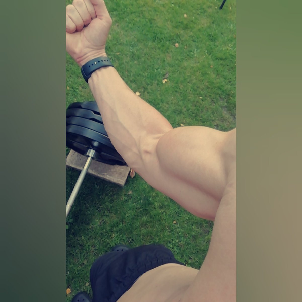 Guitarg3ek's tweet photo. Fornuftig udendørs træning i dag.. 💪🏻 https://t.co/R4kutLt9Q5