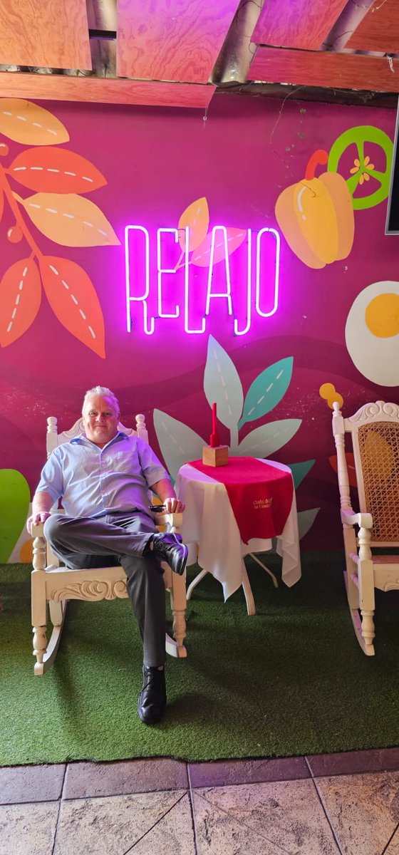 Zum ersten Mal in El Salvador.

Ok, die Hauptstadt San Salvador ist keine Schönheit aber mir hat's trotzdem gefallen. Viele nette, freundliche Menschen, gutes Essen und immer warm (bis 30 C).