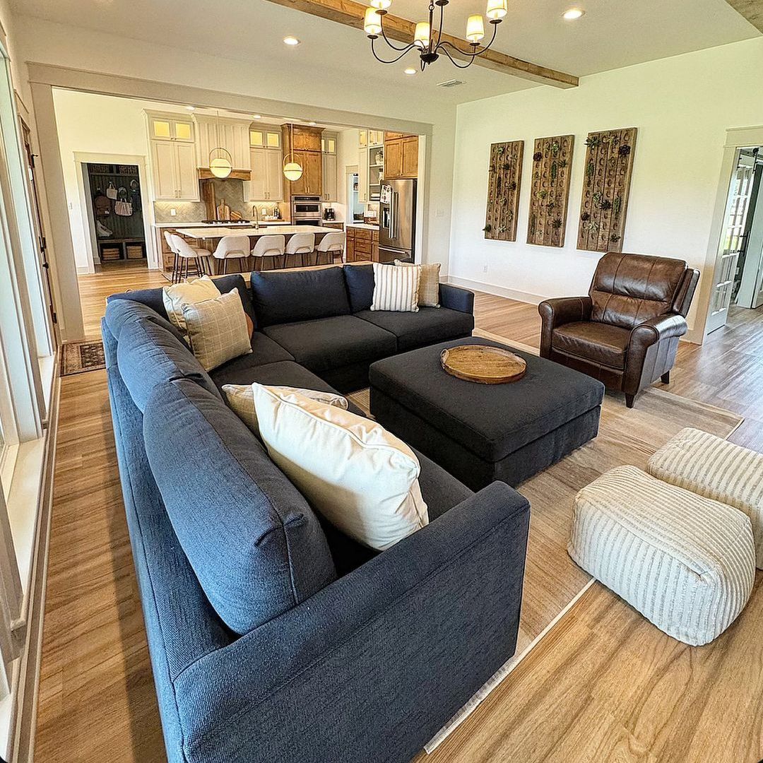 @‌erinanthonydesigns found her cozy living room comfort with the help of the Allure Track Arm Sectional.
The clean lines of the Allure’s track arms bring her modern design vision to life  💙 buff.ly/3WPGp9s

#livingroom #homeinspo #interiordesign