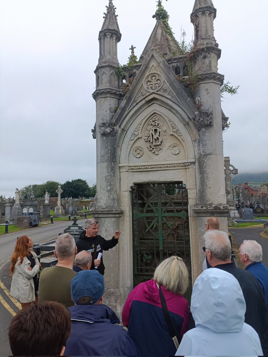 Redhead Exhibition tweet media