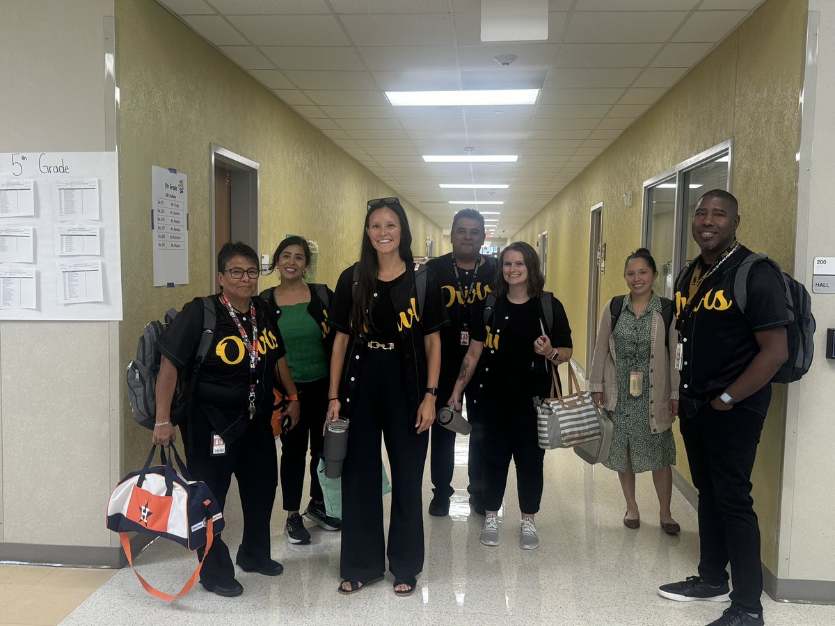 GreensptES_AISD's tweet photo. Our Owlsome 5th grade team! https://t.co/5AVWAPt7hd