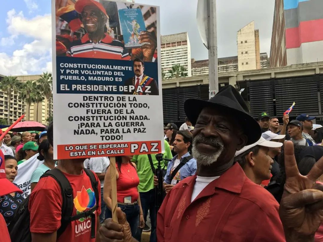 IntiCojedes1's tweet image. Campesinos, campesinas, pescadores, productores y agrourbanos se movilizan en la Gran marcha en Caracas para defender la paz y la victoria de nuestro presidente @NicolasMaduro

#PuebloSonrienteYEnPaz

@INTi_Venezuela @wcastroPSUV @davidjhg @YulimarEBarrios @aliflores24