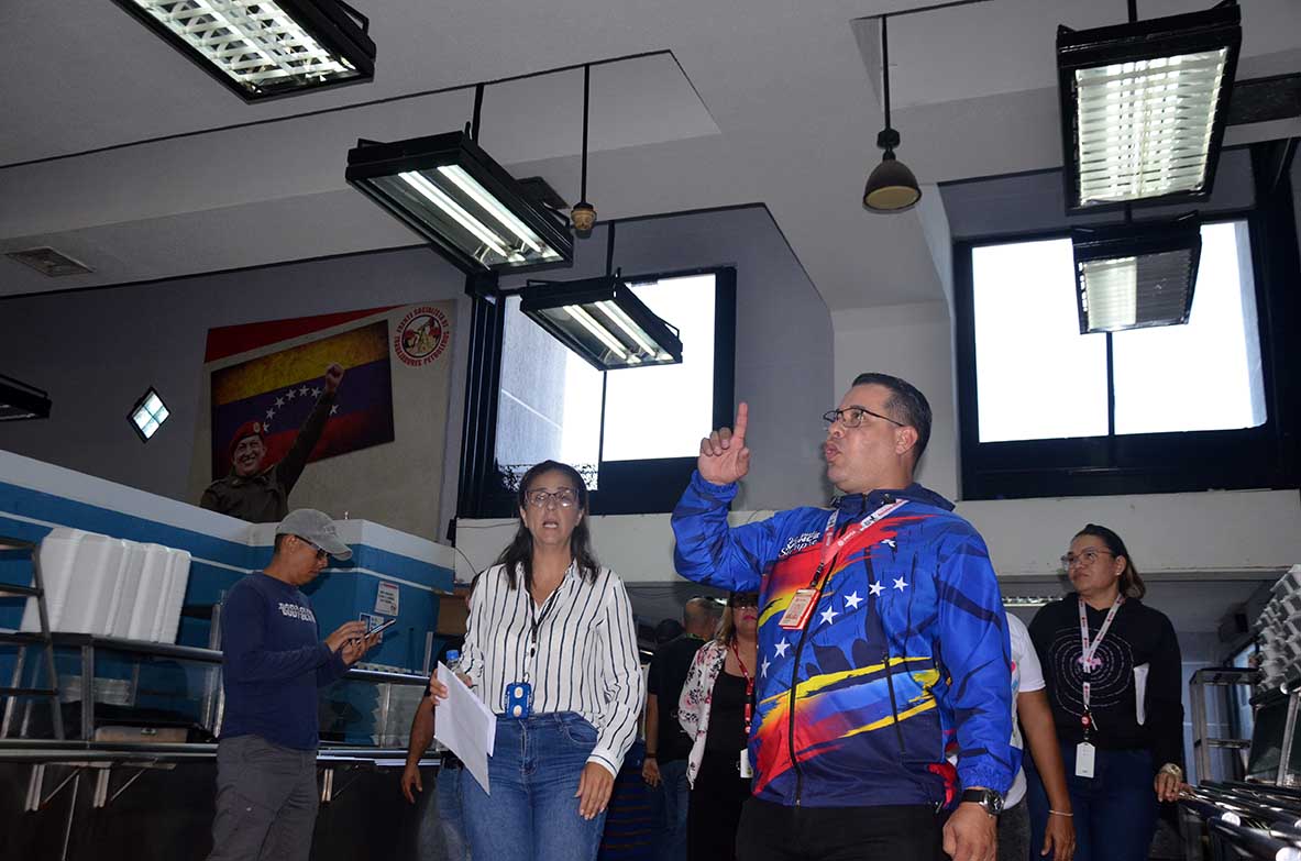 PDVSA_RORIENTE's tweet photo. 🇻🇪 La recuperación de estos espacios forma parte de la dignificación de la clase trabajadora, encomendada al ministro @tellechearuiz por el presidente @nicolasmaduro

@PDVSA https://t.co/NTHb3euP4X