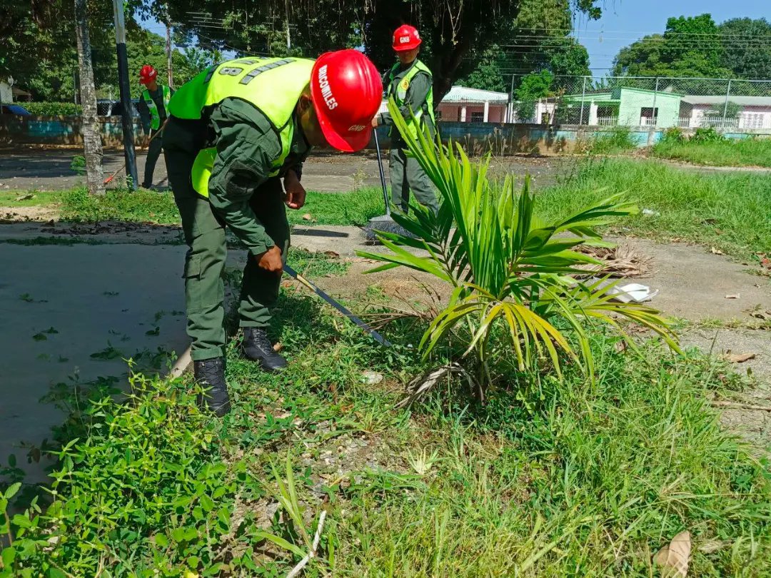 ¡Bricomiles en acción!

Rehabilitación de L.N.B. Alejandro Febres mcpio. Rómulo Gallegos, tras ser afectada por ataques de la derecha violenta luego de la elección del 28 de julio.

<a href="/NicolasMaduro/">Nicolás Maduro</a> <a href="/_LaAvanzadora/">Yelitze Santaella</a>
#PuebloSonrienteYEnPaz