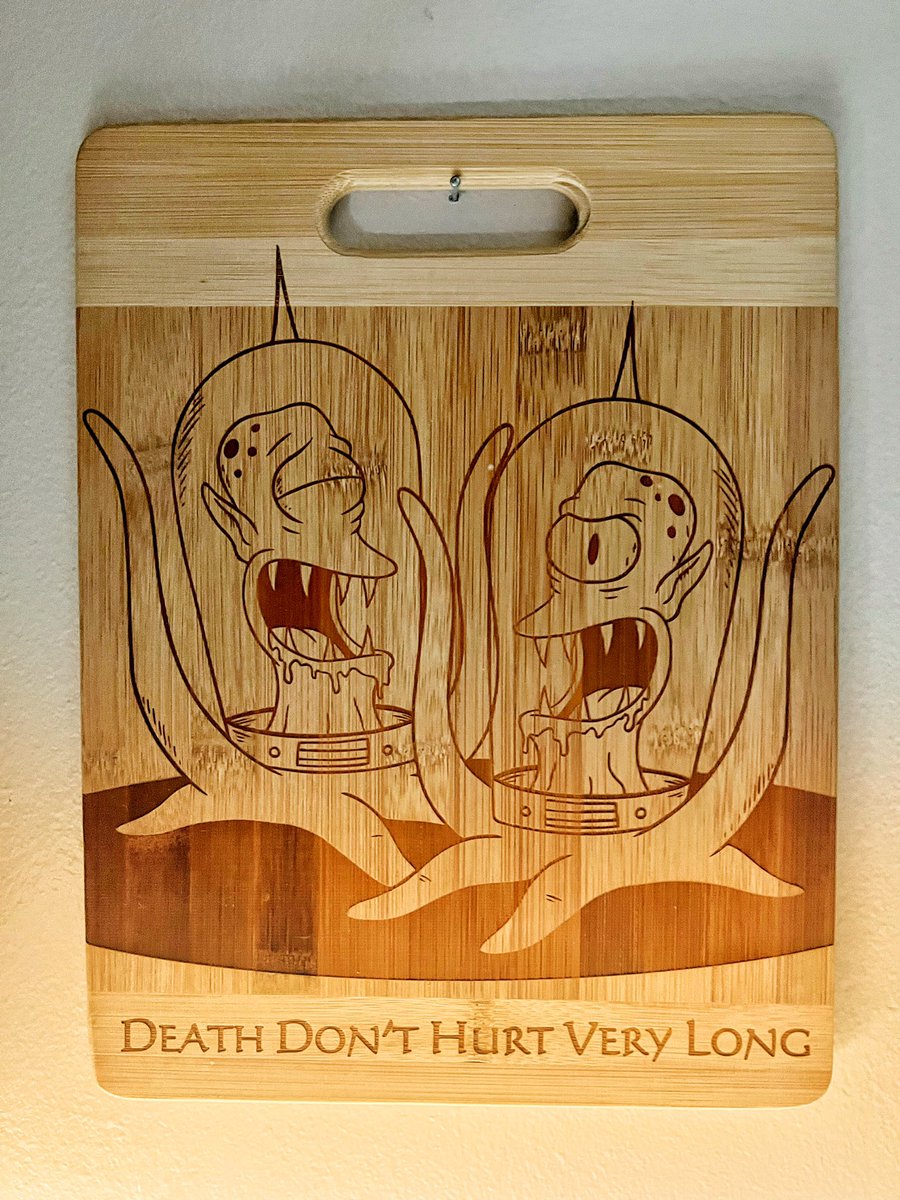 the_man_mulcahy's tweet photo. In honor of last night’s shredding, here’s my Death Don’t Hurt Very Long cutting board. #phish #secretjunta https://t.co/G45RqzjbRa