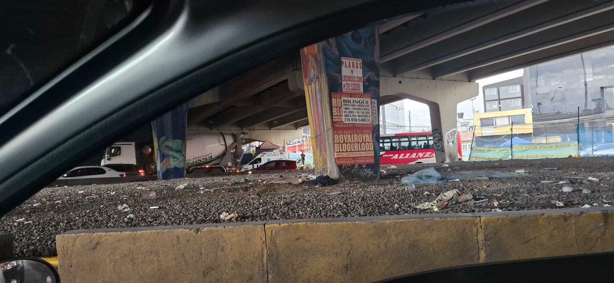 monicapaezm's tweet photo. @SectorMovilidad por favor presencia en el puente de la Av Boyacá con Calle 80. Cada día entre 6.30 https://t.co/hS9RFReDQX 8 pm hay un indigente que esta robando espejos de los carros. https://t.co/Qi7hlmDEPS