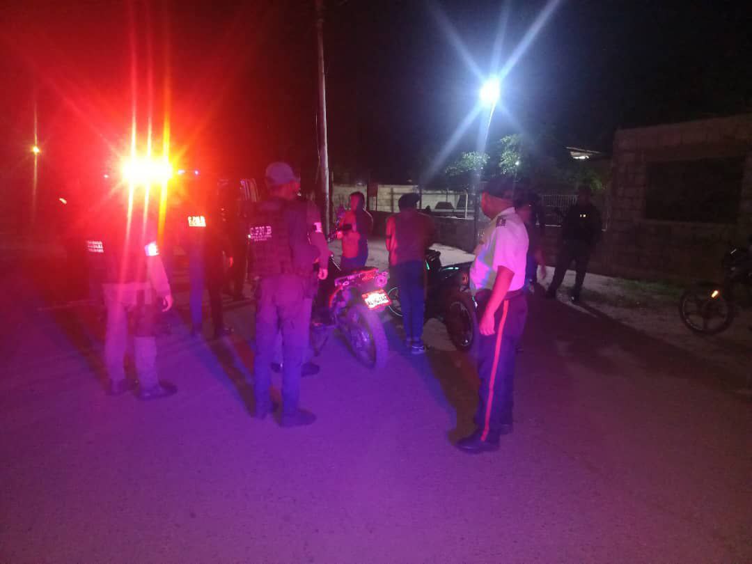 Mantenemos presencia en la parroquia La Concepción, municipio Jesús Enrique Lossada, las 24 horas del día, como garantes de la seguridad y la paz social.

Centro de Coordinación Policial JEL