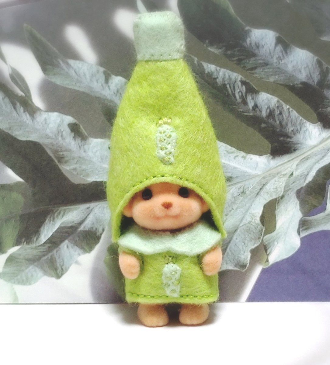 y_cocococo's tweet photo. わさびチューブのコスチュームを作りました💚
お茶漬けにちょっぴりわさびを入れるのが好きです😘
 #シルバニアファミリー  #シルバニア  #ハンドメイド   #わさび  #調味料 https://t.co/tKktVeTmfG