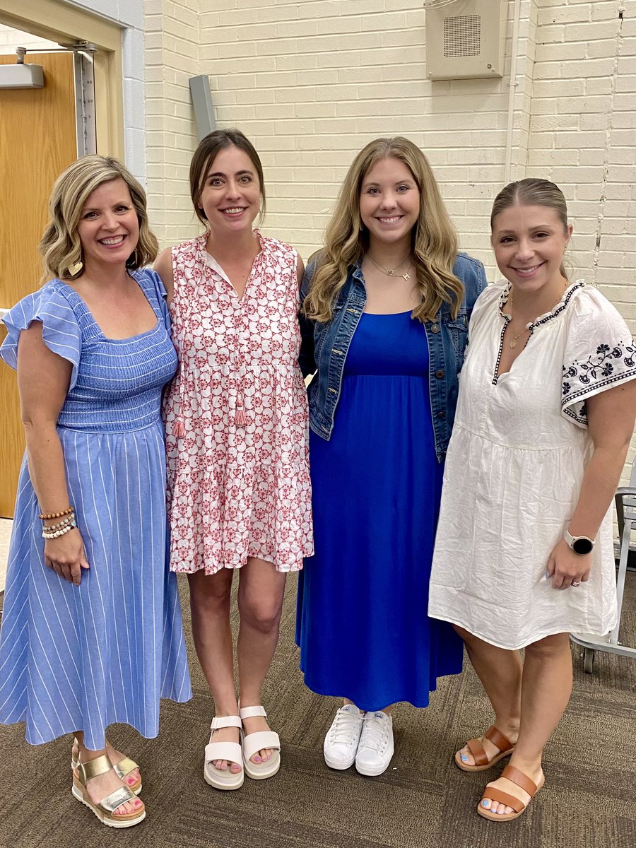 kcbornheimer's tweet photo. Loved working with this team of Instructional Coaches today! @arianaquigley @MrsHetzelSMSD @mrscooper_2 https://t.co/ZUJfnqHH8R