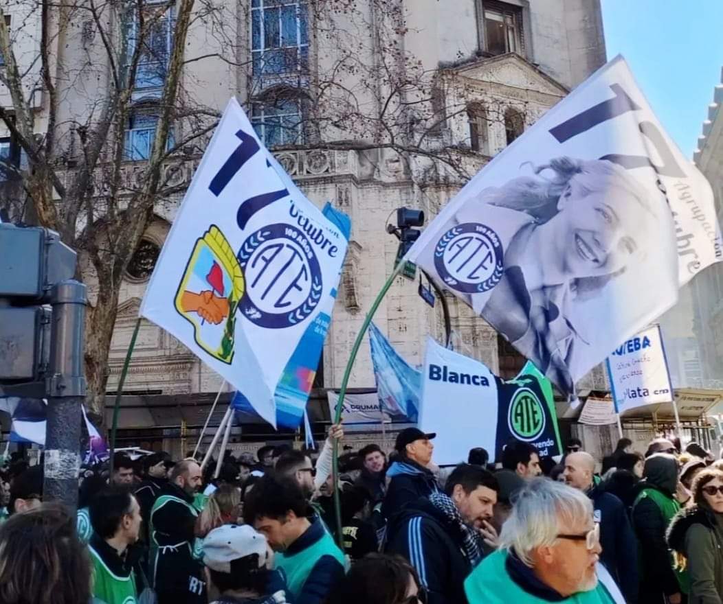 atemigraciones's tweet photo. PAZ, PAN, TIERRA, TECHO Y TRABAJO

Participamos de la multitudinaria marcha de Trabajadores contra el feroz ajuste del Gobierno Nacional. 

#JuntaInternaATEMigraciones
#Agrupación17DeOctubre
#ConstruyendoLaUnidad https://t.co/hVkIVndFyB