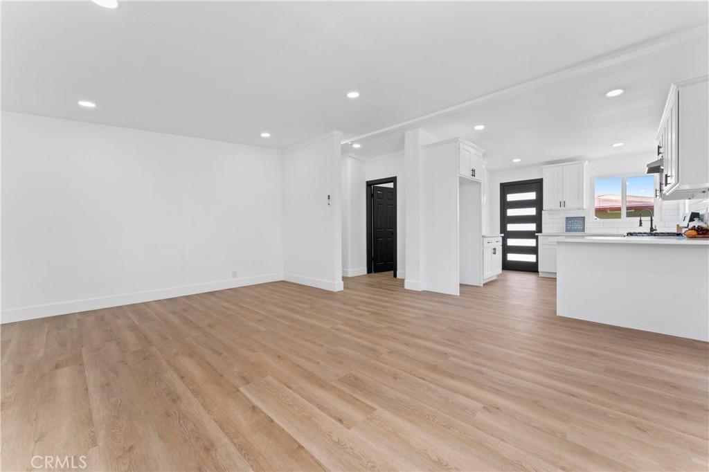 hommati240's tweet photo. 🏡🌟 Welcome this Lovely Property, location, location, location within walking distance to downtown of Joshua Tree. This property offers you Gorgeous views from the front of the home and, natural Desert Landscaping from all angles. Come and... https://t.co/I1nA8pfqad

Listed https://t.co/k5tzpBhKVb