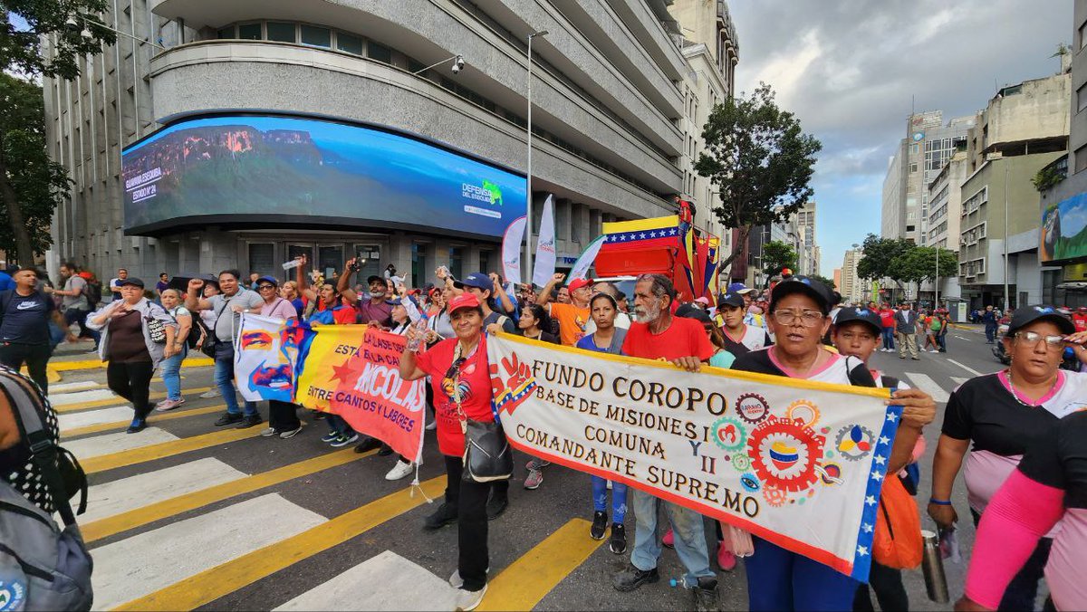 Min. Proceso Social de Trabajo (@mintrabajove) on Twitter photo #08Ago || Tremenda demostración de organización y amor de nuestros comuneros y comuneras que hoy marchan rumbo al Palacio de Miraflores para respaldar a su Presidente <a href="/NicolasMaduro/">Nicolás Maduro</a>
#PuebloSonrienteYEnPaz
<a href="/AlexisJCorredor/">Alexis Corredor Pérez</a> #08Ago || Tremenda demostración de organización y amor de nuestros comuneros y comuneras que hoy marchan rumbo al Palacio de Miraflores para respaldar a su Presidente <a href="/NicolasMaduro/">Nicolás Maduro</a>
#PuebloSonrienteYEnPaz
<a href="/AlexisJCorredor/">Alexis Corredor Pérez</a>