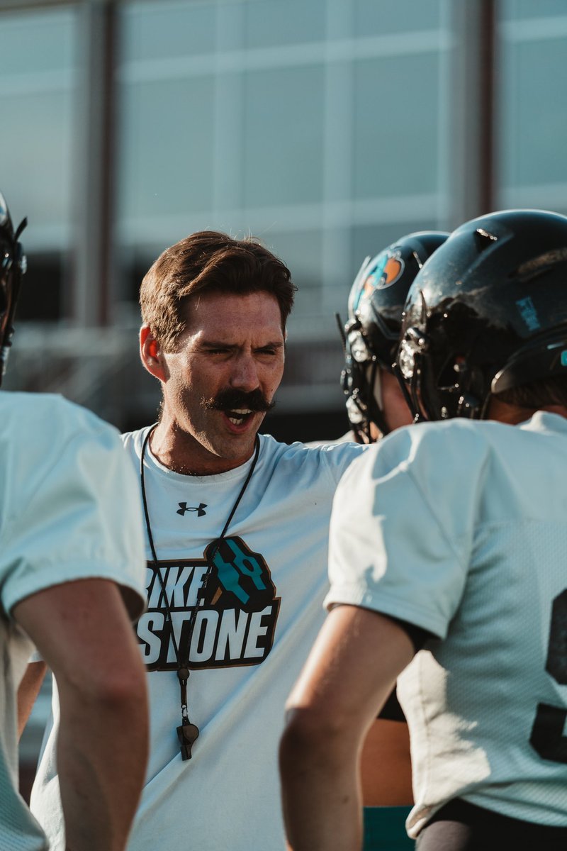 It’s not Fall Camp without a mustache.

#NECKS 🔥