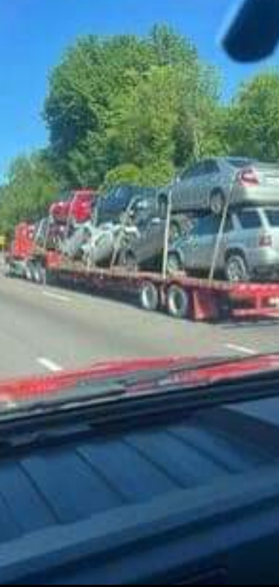 Sebastian_MC18's tweet photo. @BayAreaBuggs 

I found this picture reminded me of your scene when you stacked up the cars on the big rig https://t.co/yEFlH823OU