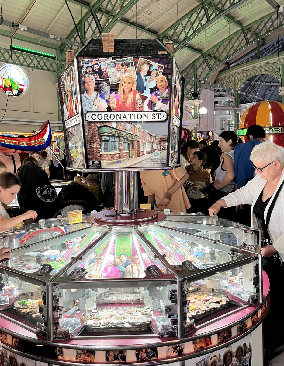maybe we can hold hands in front of the coronation st 2p machine <3
